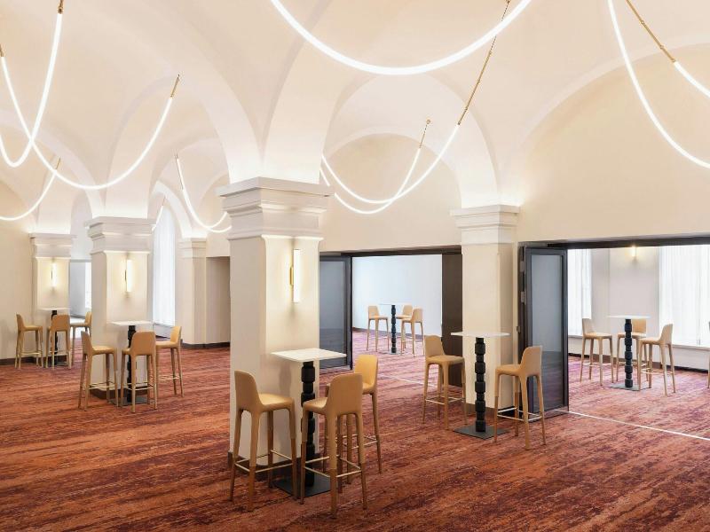 Renaissance Vienna Imperial Riding School - Bar