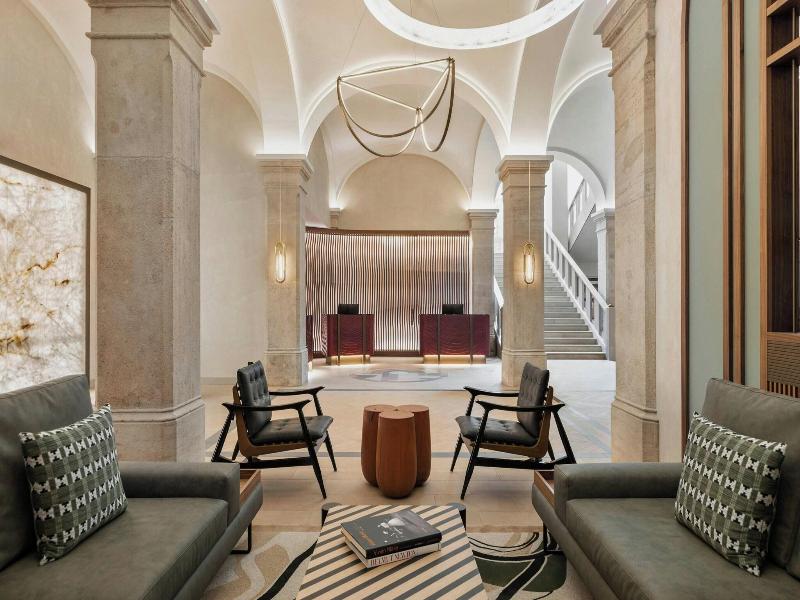 Renaissance Vienna Imperial Riding School - Lobi