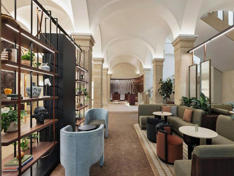 Renaissance Vienna Imperial Riding School - Lobi