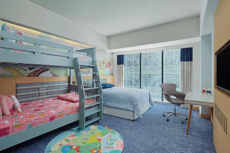 Four Points by Sheraton Surabaya - Oda