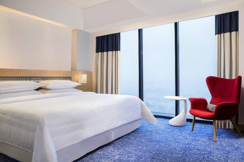 Four Points by Sheraton Surabaya - Oda