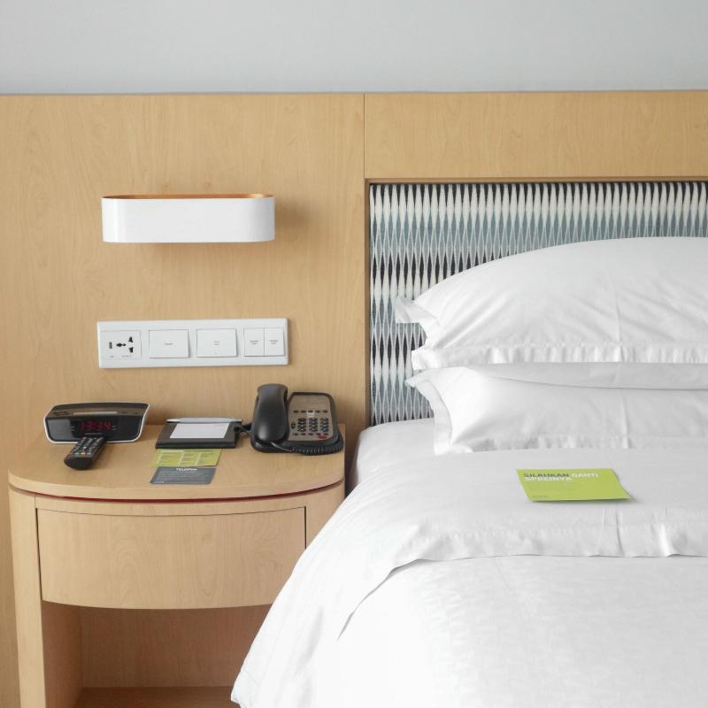 Four Points by Sheraton Surabaya - Oda