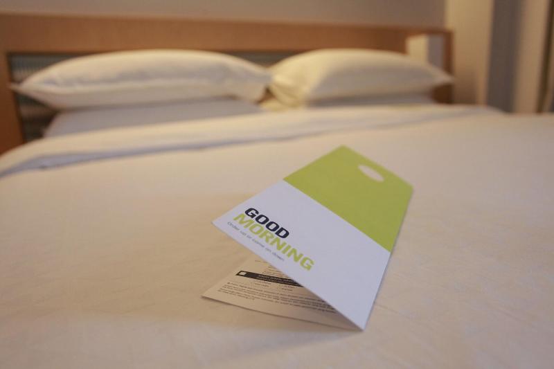 Four Points by Sheraton Surabaya - Oda