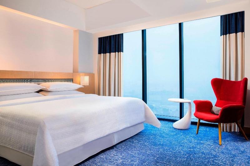 Four Points by Sheraton Surabaya - Oda