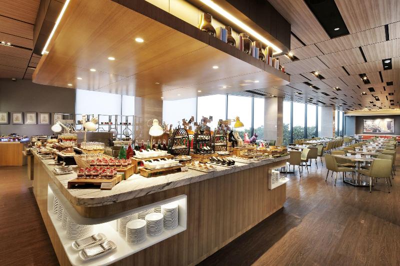 Four Points by Sheraton Surabaya - Restoran