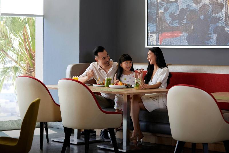 Four Points by Sheraton Surabaya - Restoran