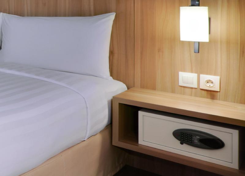 Fame Hotel Sunset Road Kuta Bali - Oda