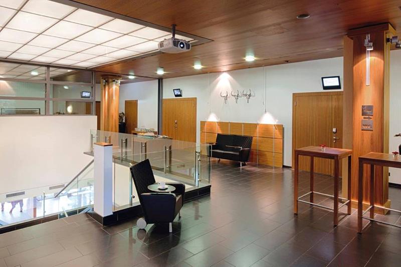 Movenpick Hotel Zurich Airport - Lobi
