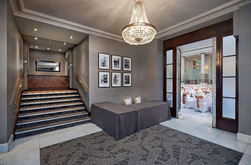 The Waldorf Hilton, London - Toplantı