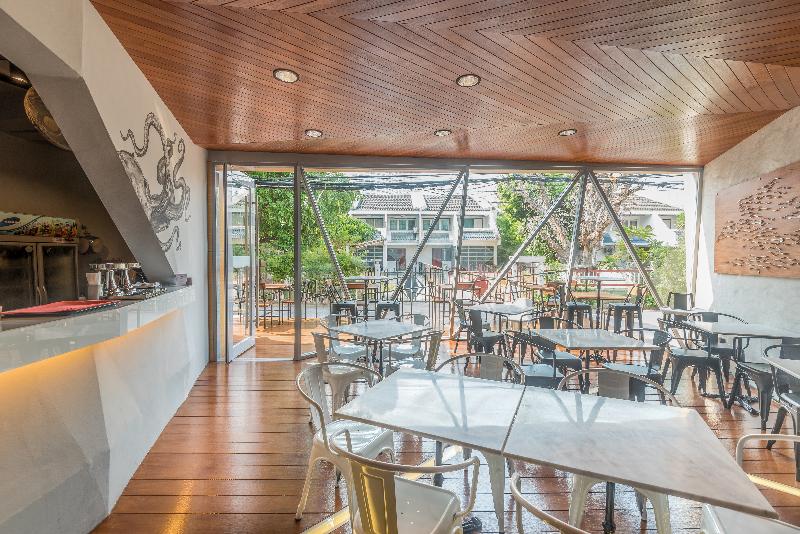 Sea Crest by Jomtien - Restoran