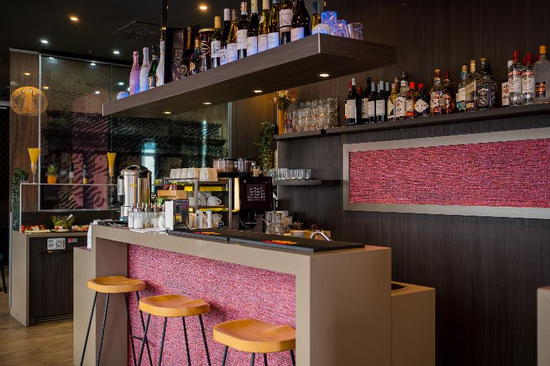 Homaris West Side - Self-Check In - Restoran