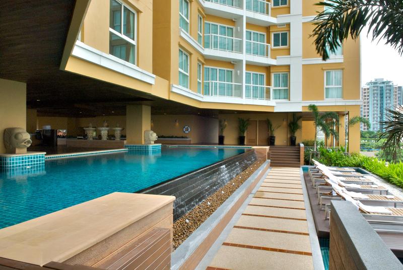 The Narathiwas Hotel & Residence Sathorn Bangkok - Havuz