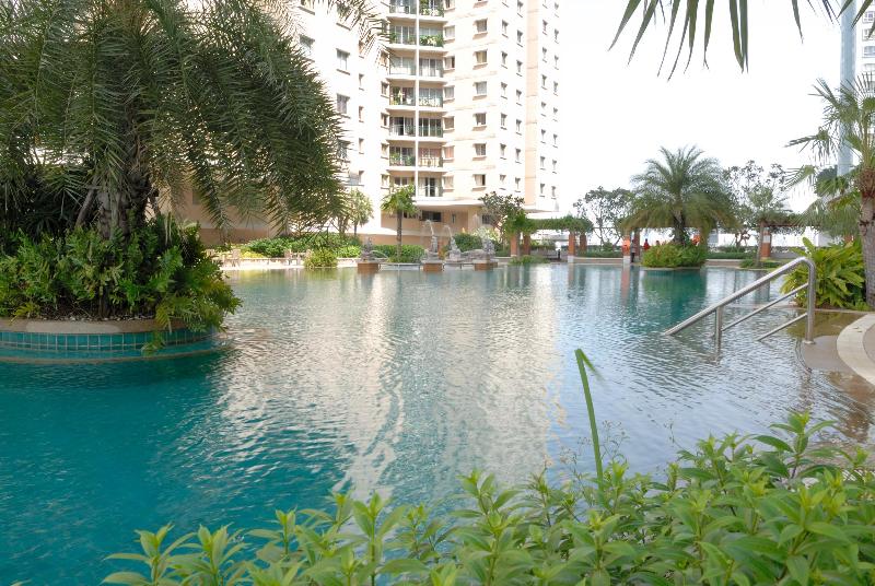 The Narathiwas Hotel & Residence Sathorn Bangkok - Havuz