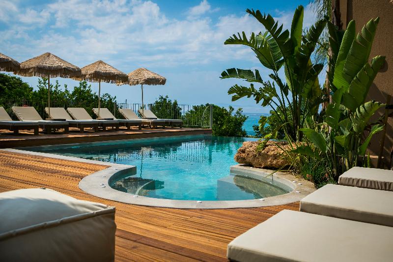 F Zeen - Havuz