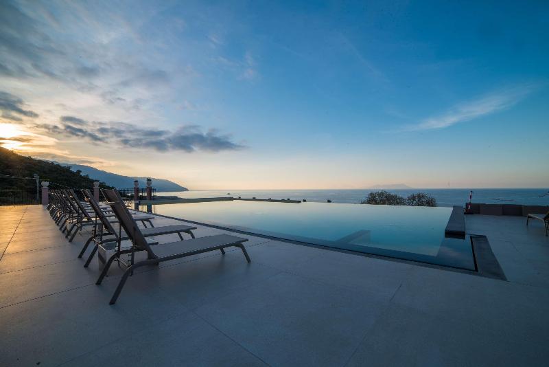 Best Western Plus Hotel Terre di Eolo - Havuz