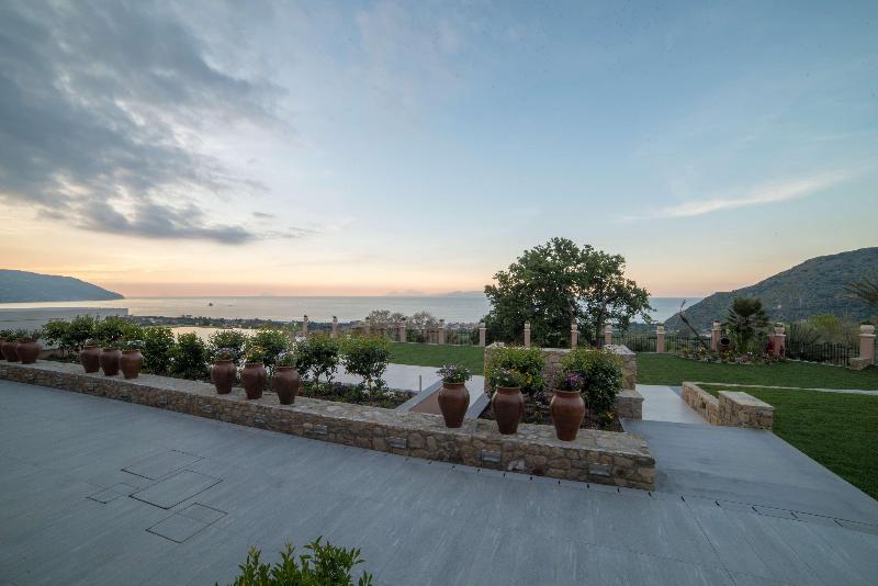 Best Western Plus Hotel Terre di Eolo - Havuz