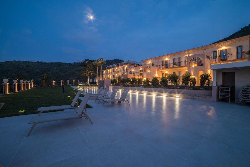 Best Western Plus Hotel Terre di Eolo - Havuz