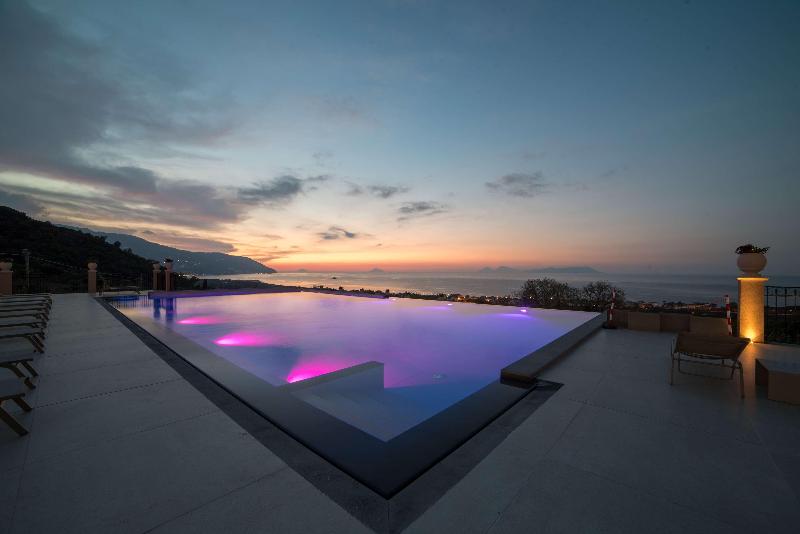 Best Western Plus Hotel Terre di Eolo - Havuz
