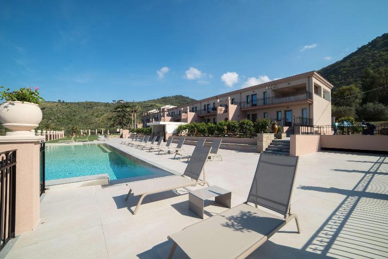 Best Western Plus Hotel Terre di Eolo - Havuz
