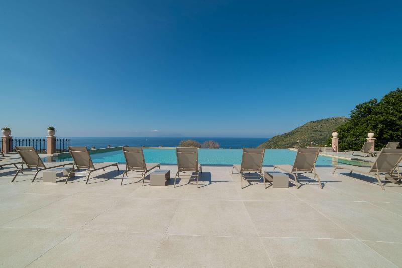 Best Western Plus Hotel Terre di Eolo - Havuz