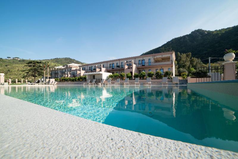 Best Western Plus Hotel Terre di Eolo - Havuz