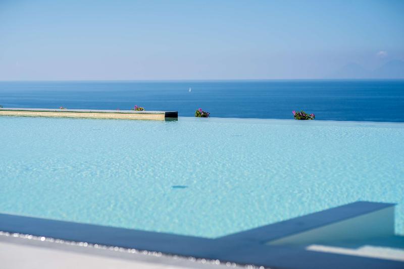 Best Western Plus Hotel Terre di Eolo - Havuz