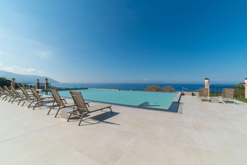 Best Western Plus Hotel Terre di Eolo - Havuz