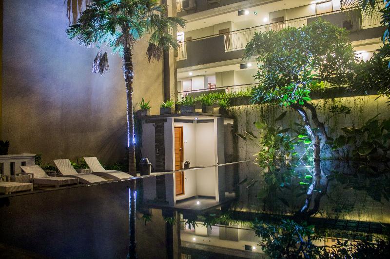 Transera Kamini Legian Hotel - Havuz