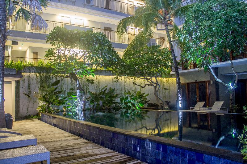 Transera Kamini Legian Hotel - Havuz