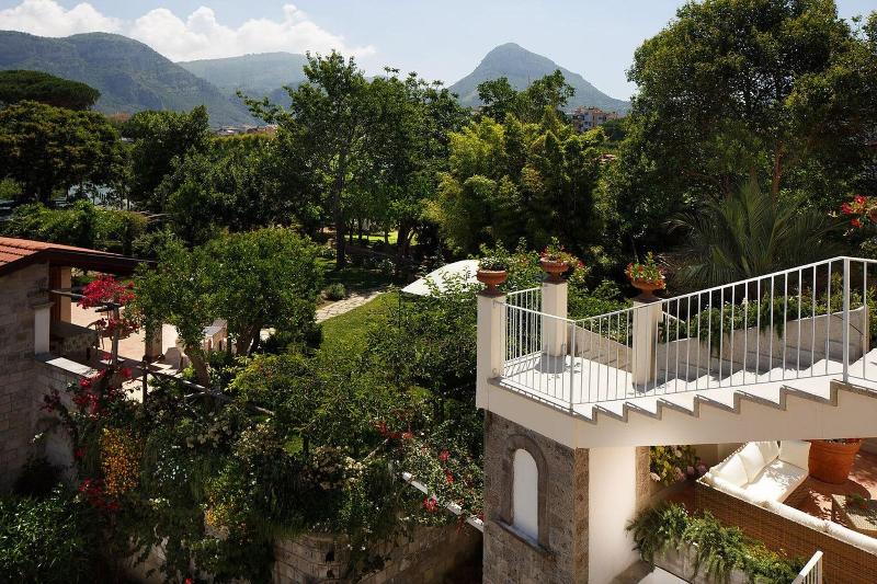 Villa Don Camillo - Genel