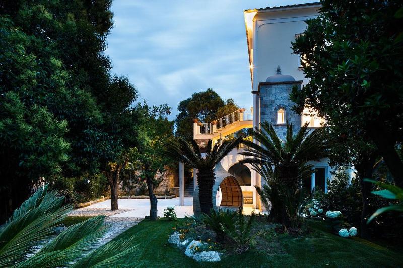 Villa Don Camillo - Genel