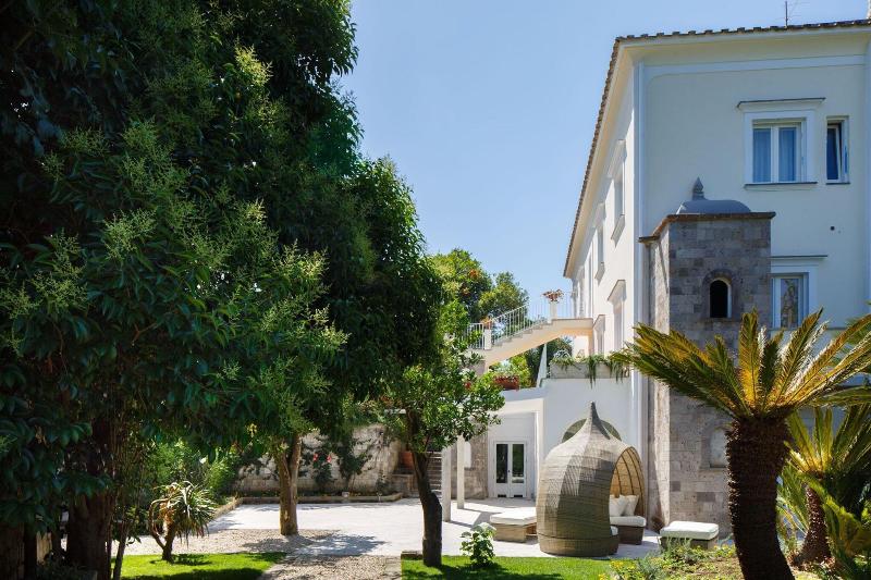 Villa Don Camillo - Genel