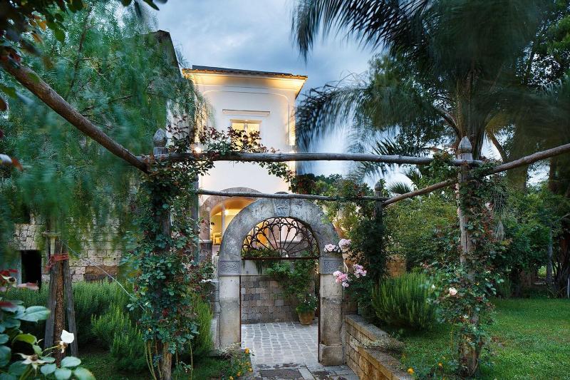 Villa Don Camillo - Genel