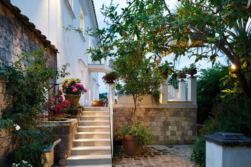 Villa Don Camillo - Genel