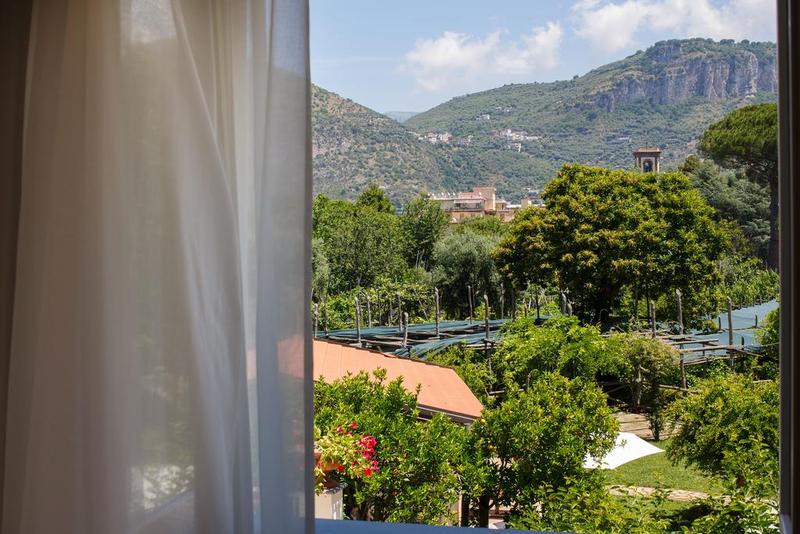 Villa Don Camillo - Genel