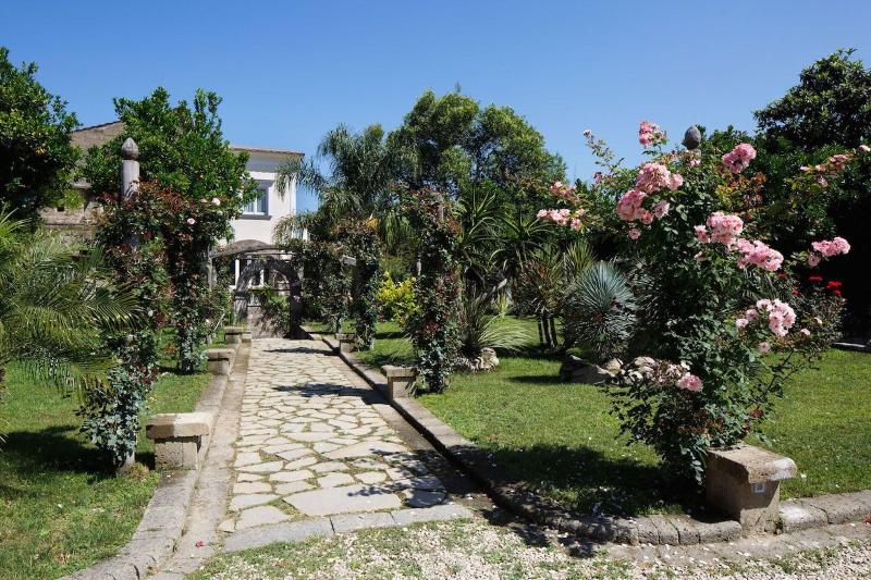 Villa Don Camillo - Genel