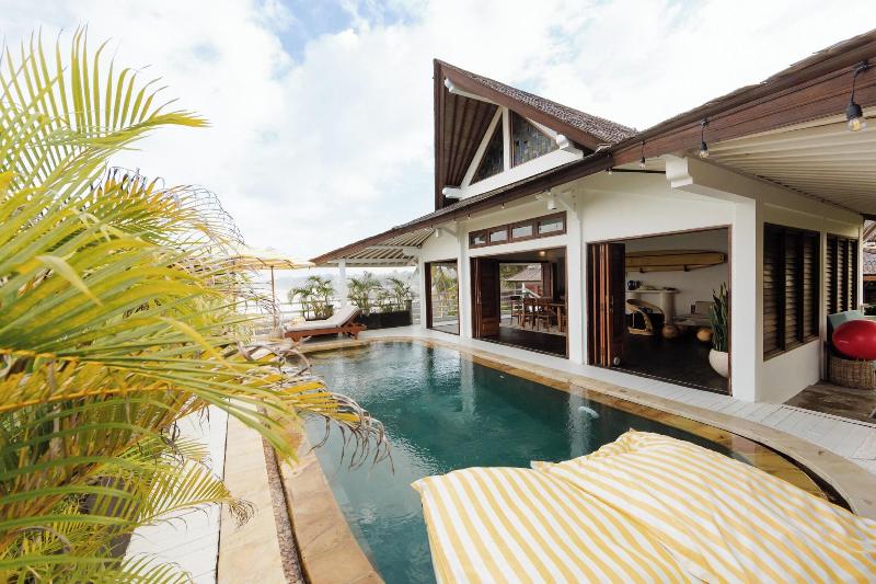 Bombora Medewi Wavelodge - Havuz