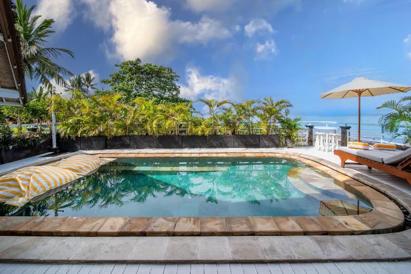 Bombora Medewi Wavelodge - Havuz