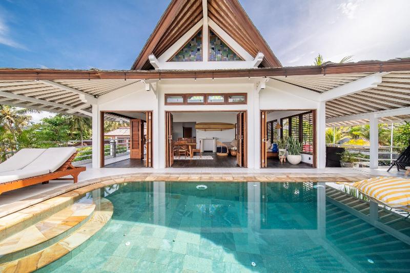 Bombora Medewi Wavelodge - Havuz
