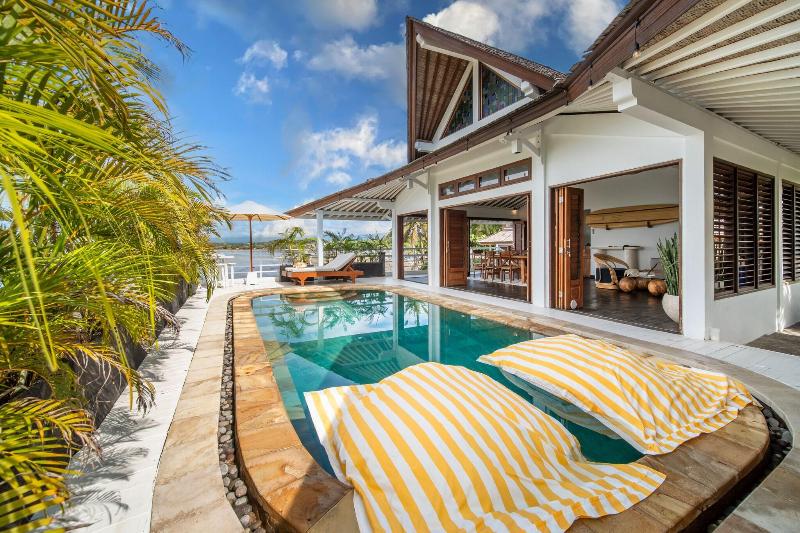 Bombora Medewi Wavelodge - Havuz