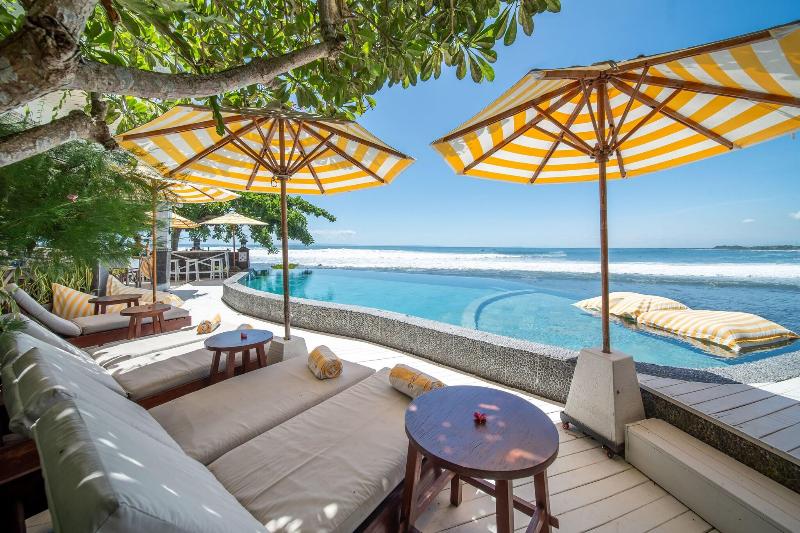 Bombora Medewi Wavelodge - Havuz