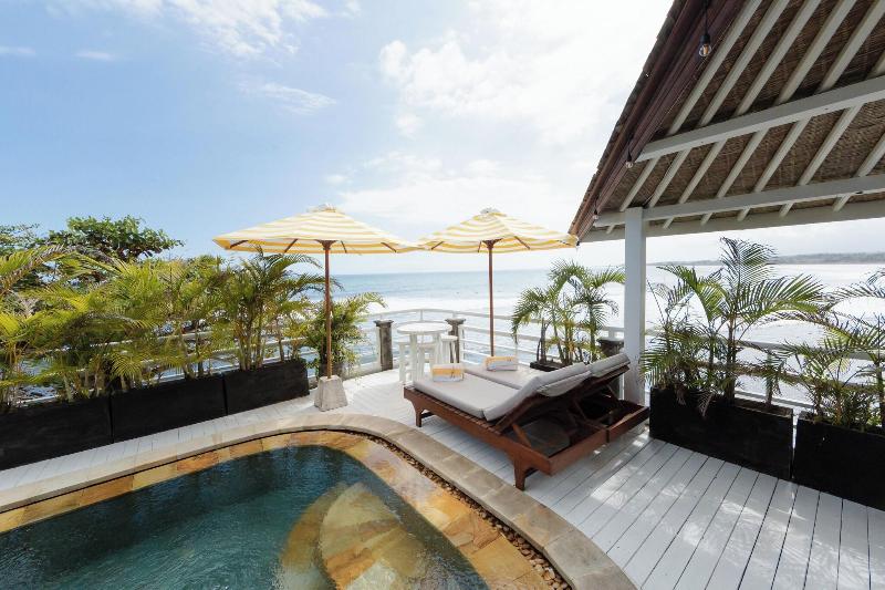 Bombora Medewi Wavelodge - Plaj