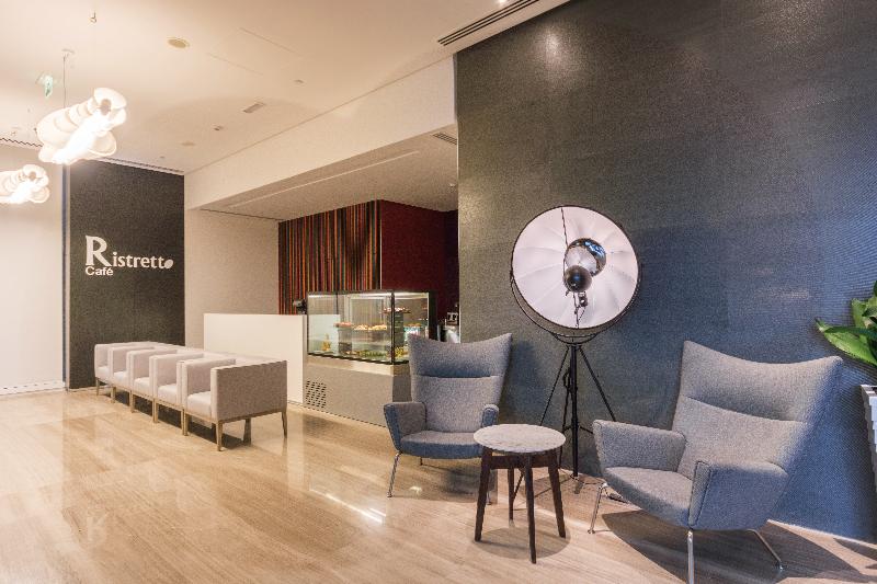 The Act Hotel - Lobi