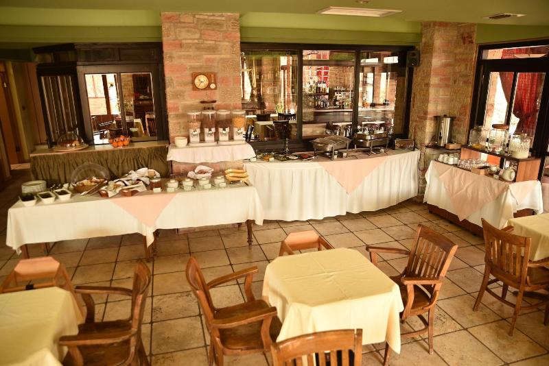 Mont Helmos - Restoran