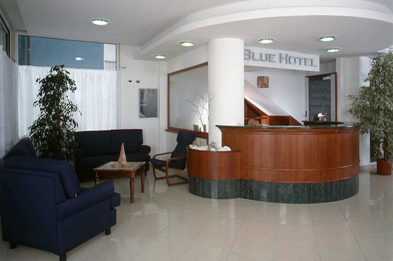 Blue Hotel - Genel