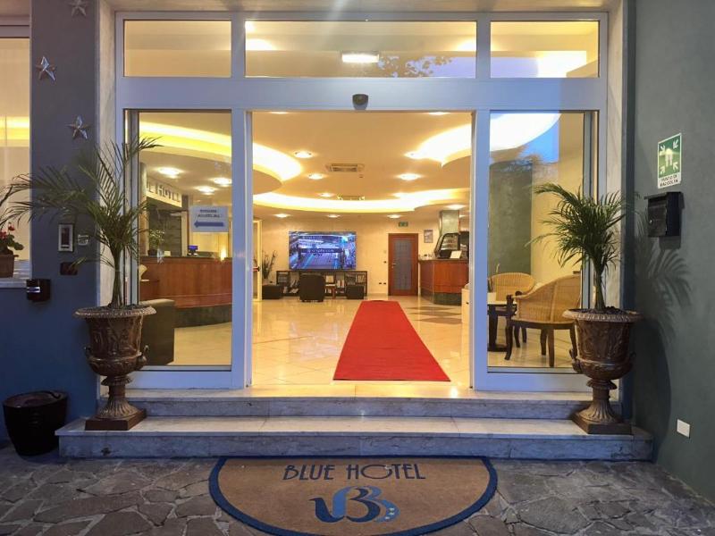 Blue Hotel - Genel
