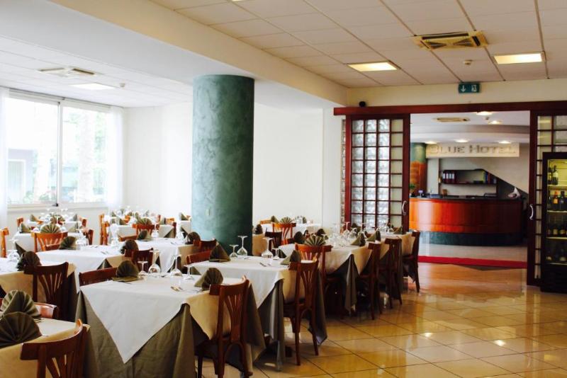 Blue Hotel - Restoran