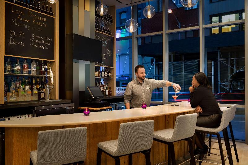 Embassy Suites by Hilton NewYorkManhattan Times Sq - Bar
