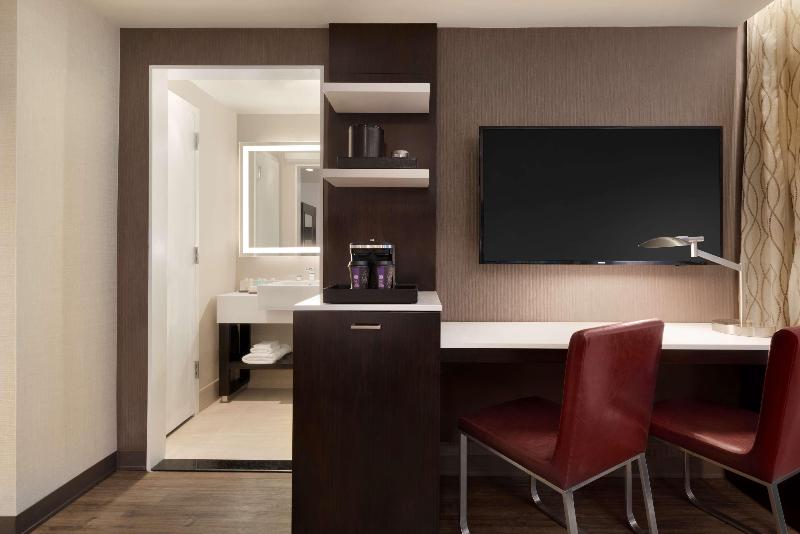 Embassy Suites by Hilton NewYorkManhattan Times Sq - Oda
