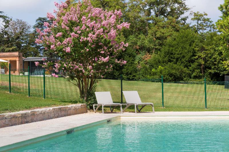Best Western Premier Le Domaine de Montjoie - Havuz